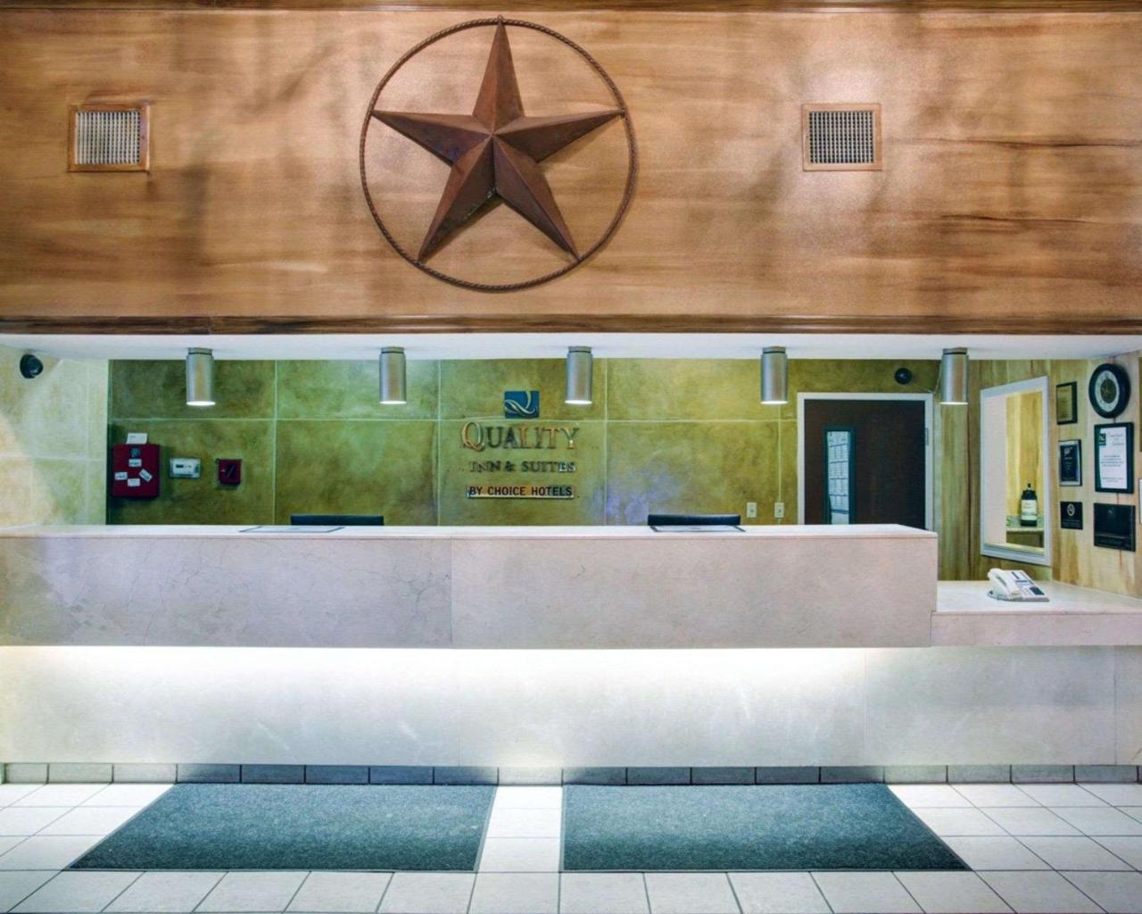 Quality Inn & Suites Austin Airport Exterior photo
